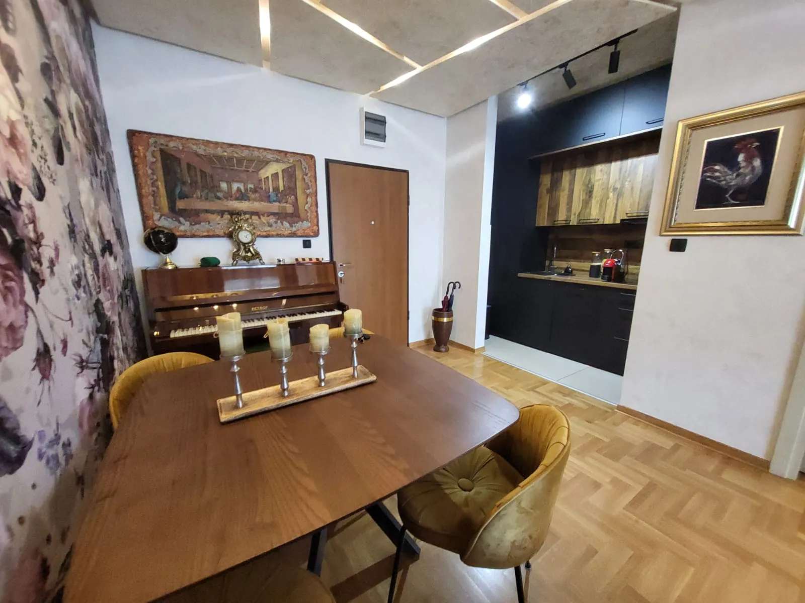 Квартира с двумя спальными комнатами и гаражным местом в Будве